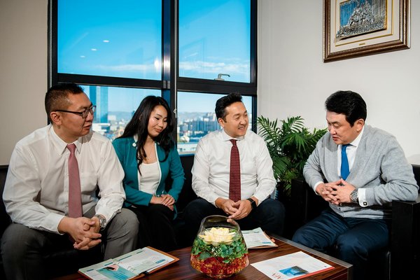 How Can You Arrange a Serene Meditation Corner with Minimalist Japanese Decor?