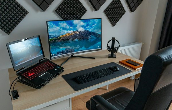 What's the Most Effective Home Office Setup for a Film Editor with Multiple Monitors?